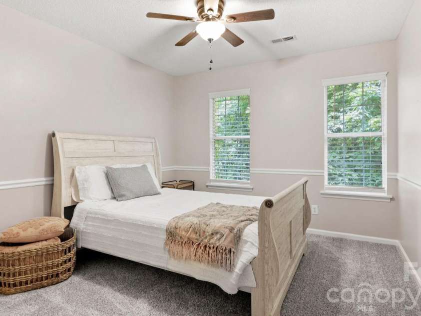 6901 Daerwood Place, Charlotte, NC 28215.  MLS# CAR4386128, YatesRealty ID 42730. 