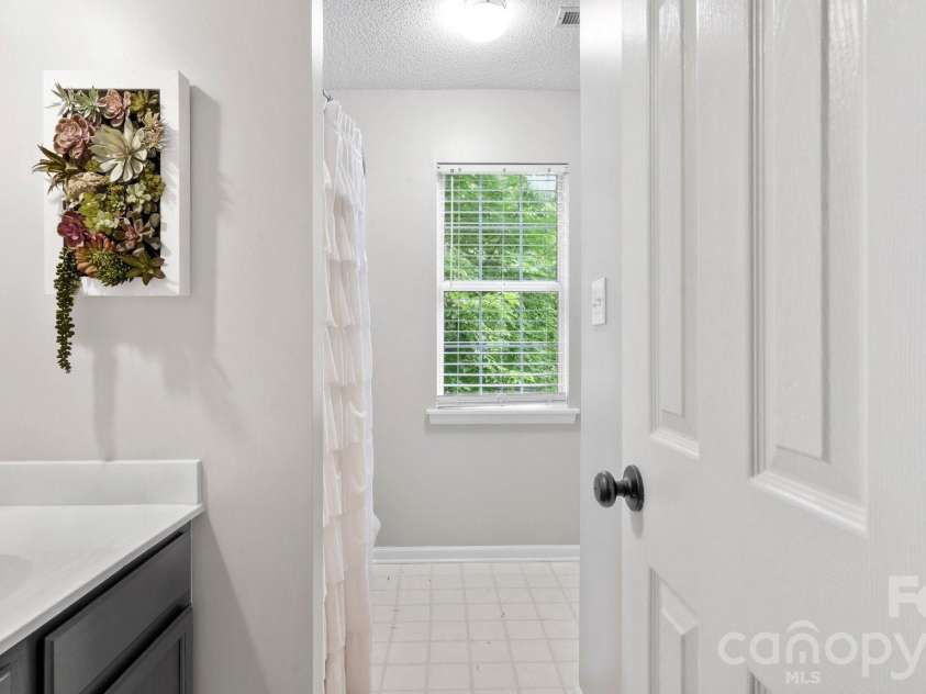 6901 Daerwood Place, Charlotte, NC 28215.  MLS# CAR4386128, YatesRealty ID 42730. 