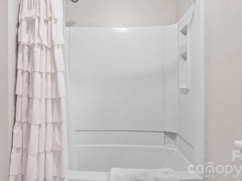 6901 Daerwood Place, Charlotte, NC 28215.  MLS# CAR4386128, YatesRealty ID 42730. 