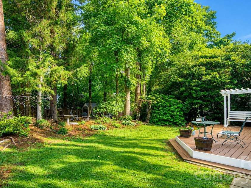 6901 Daerwood Place, Charlotte, NC 28215.  MLS# CAR4386128, YatesRealty ID 42730. 