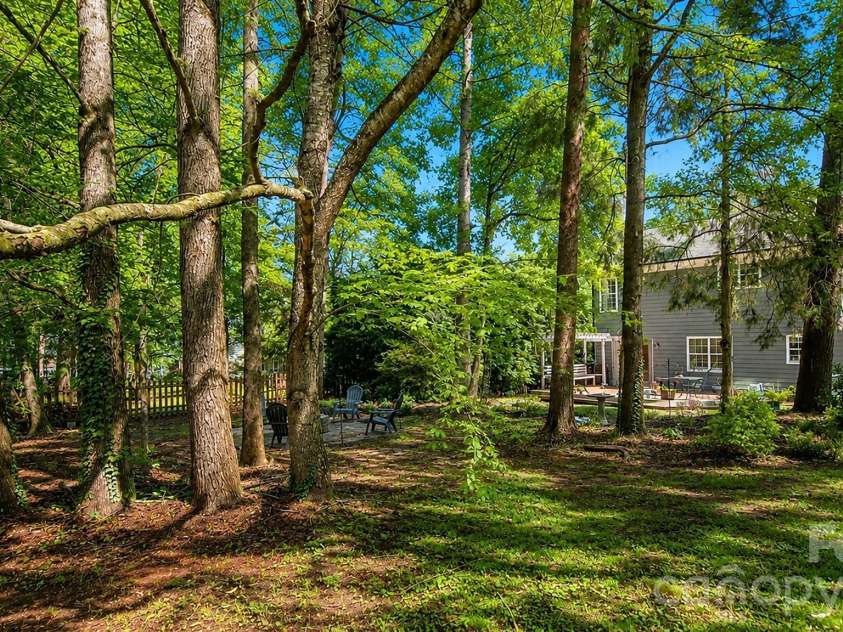 6901 Daerwood Place, Charlotte, NC 28215.  MLS# CAR4386128, YatesRealty ID 42730. 