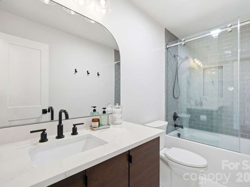 1556 Meadow Glen Lane, Rock Hill, SC 29730.  MLS# CAR4411798, YatesRealty ID 42731. Full bath
