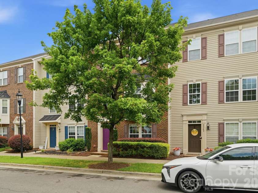 9945 Kings Parade Boulevard, Charlotte, NC 28273.  MLS# CAR4401328, YatesRealty ID 42735. 