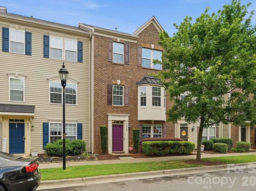 9945 Kings Parade Boulevard, Charlotte, NC 28273.  MLS# CAR4401328, YatesRealty ID 42735. 