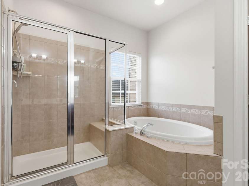 9945 Kings Parade Boulevard, Charlotte, NC 28273.  MLS# CAR4401328, YatesRealty ID 42735. 