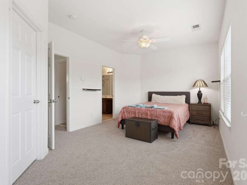 9945 Kings Parade Boulevard, Charlotte, NC 28273.  MLS# CAR4401328, YatesRealty ID 42735. 