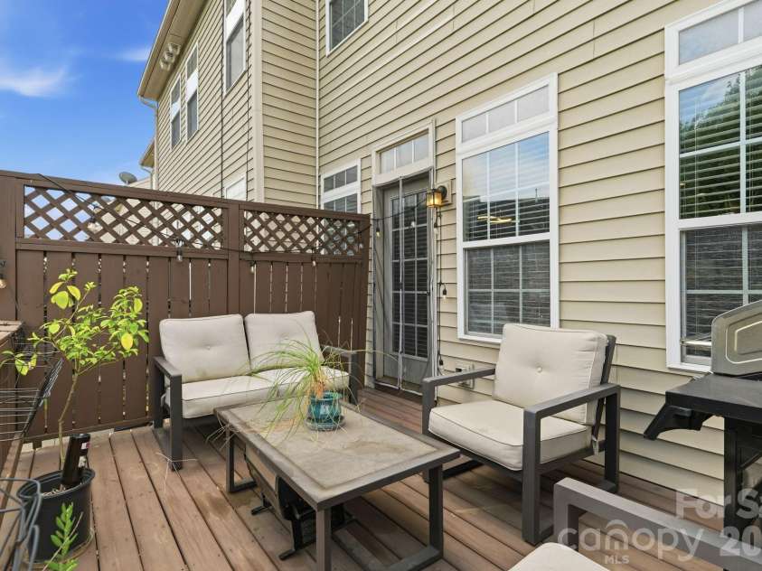 9945 Kings Parade Boulevard, Charlotte, NC 28273.  MLS# CAR4401328, YatesRealty ID 42735. 