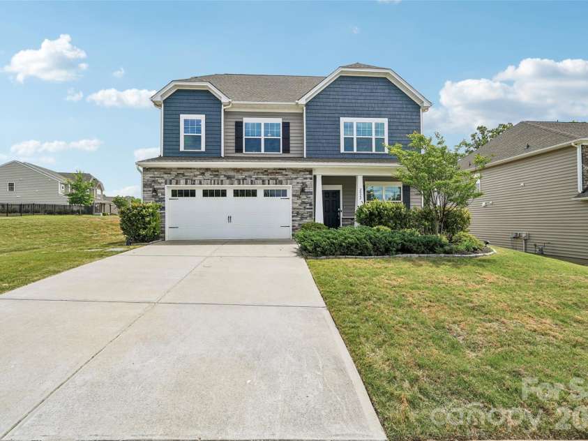 2022 Napa Valley Drive, Waxhaw, NC 28173.  MLS# CAR4407731, YatesRealty ID 42736. 
