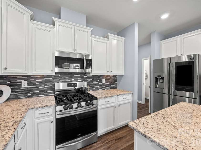 2022 Napa Valley Drive, Waxhaw, NC 28173.  MLS# CAR4417002, YatesRealty ID 42736. 