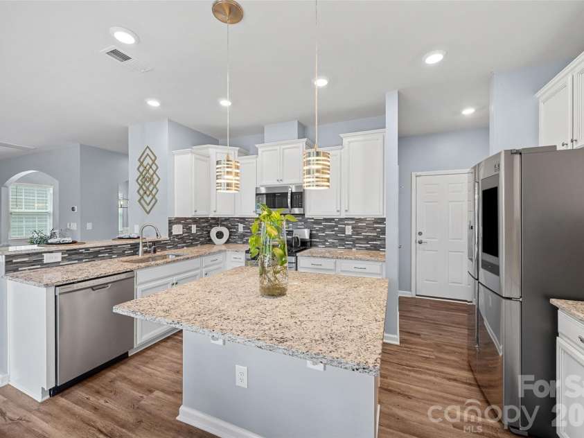 2022 Napa Valley Drive, Waxhaw, NC 28173.  MLS# CAR4417002, YatesRealty ID 42736. 