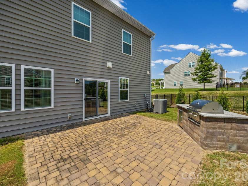 2022 Napa Valley Drive, Waxhaw, NC 28173.  MLS# CAR4417002, YatesRealty ID 42736. 