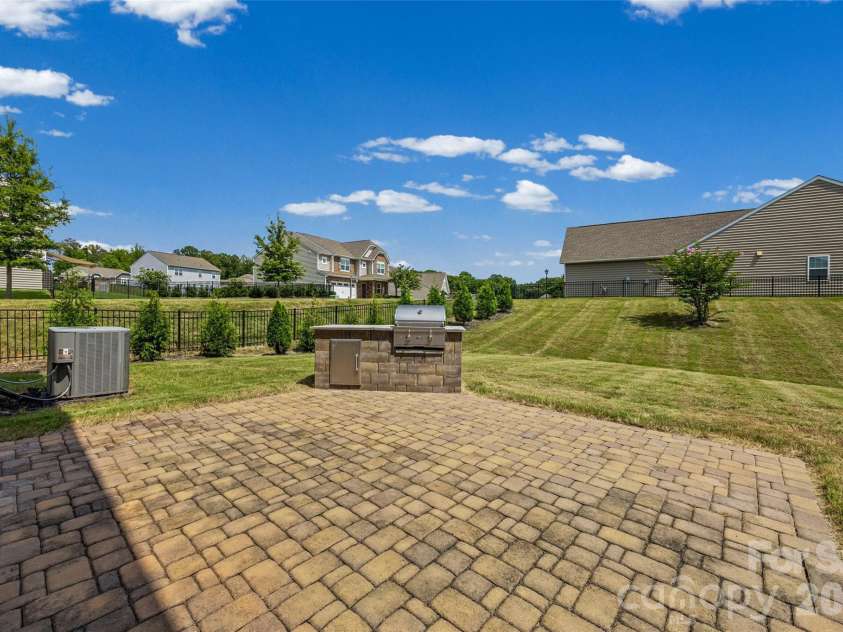 2022 Napa Valley Drive, Waxhaw, NC 28173.  MLS# CAR4417002, YatesRealty ID 42736. 