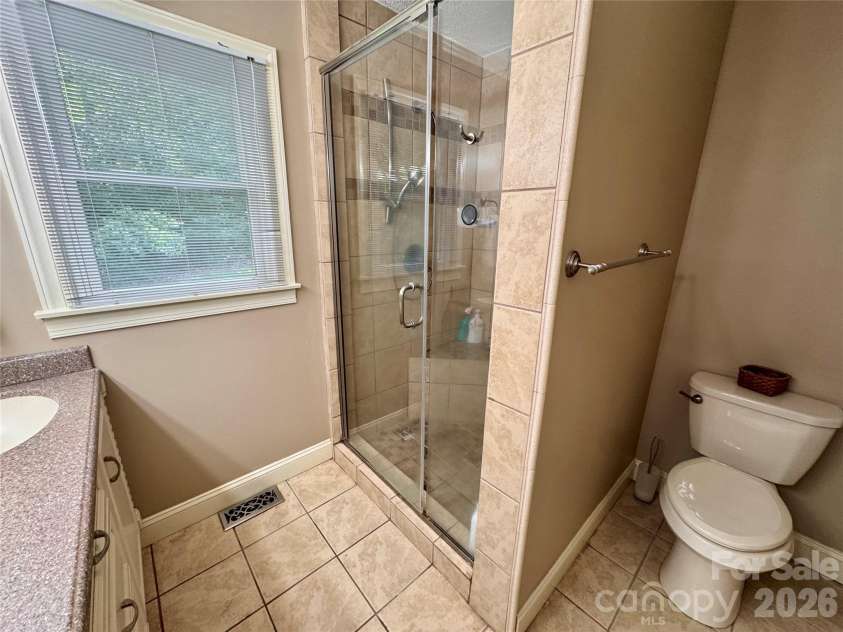 271 Ikerd Drive, Concord, NC 28025.  MLS# CAR4396759, YatesRealty ID 4274. Primary bath