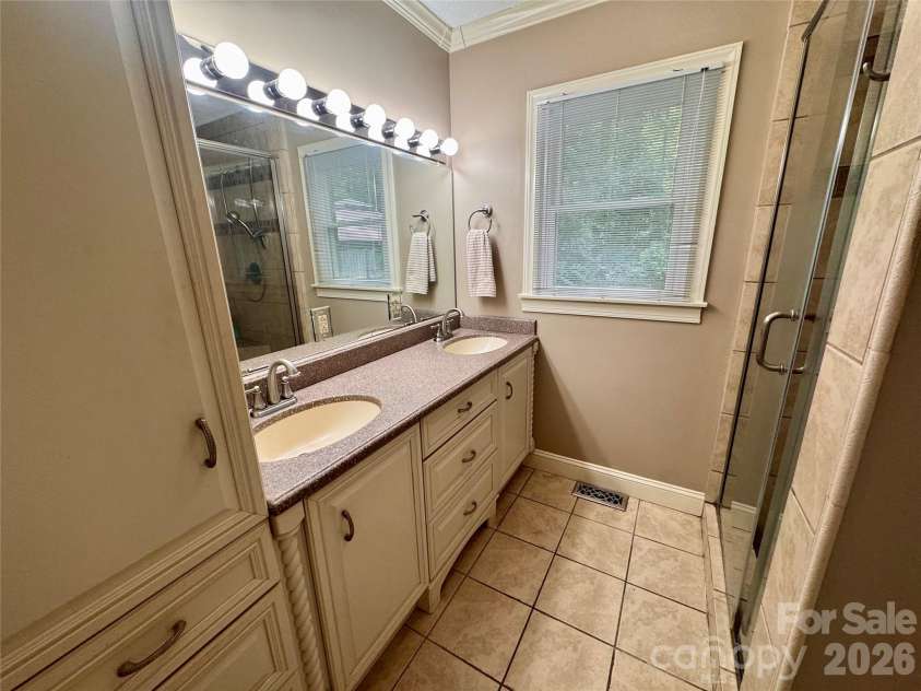 271 Ikerd Drive, Concord, NC 28025.  MLS# CAR4396759, YatesRealty ID 4274. Primary bath-two sinks and walk-in tiled showershower