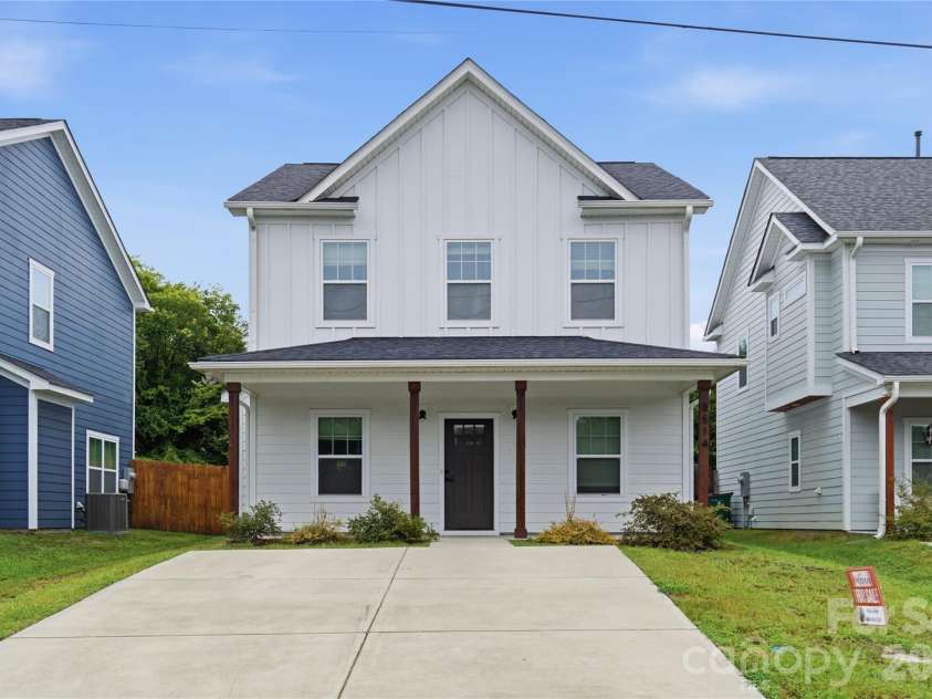 8514 Sharonbrook Drive, Charlotte, NC 28210.  MLS# CAR4384327, YatesRealty ID 42740. 