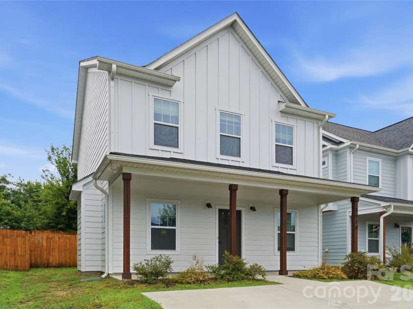 8514 Sharonbrook Drive, Charlotte, NC 28210.  MLS# CAR4384327, YatesRealty ID 42740. 