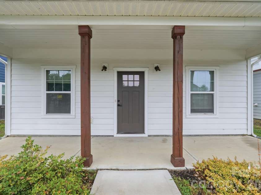 8514 Sharonbrook Drive, Charlotte, NC 28210.  MLS# CAR4384327, YatesRealty ID 42740. 