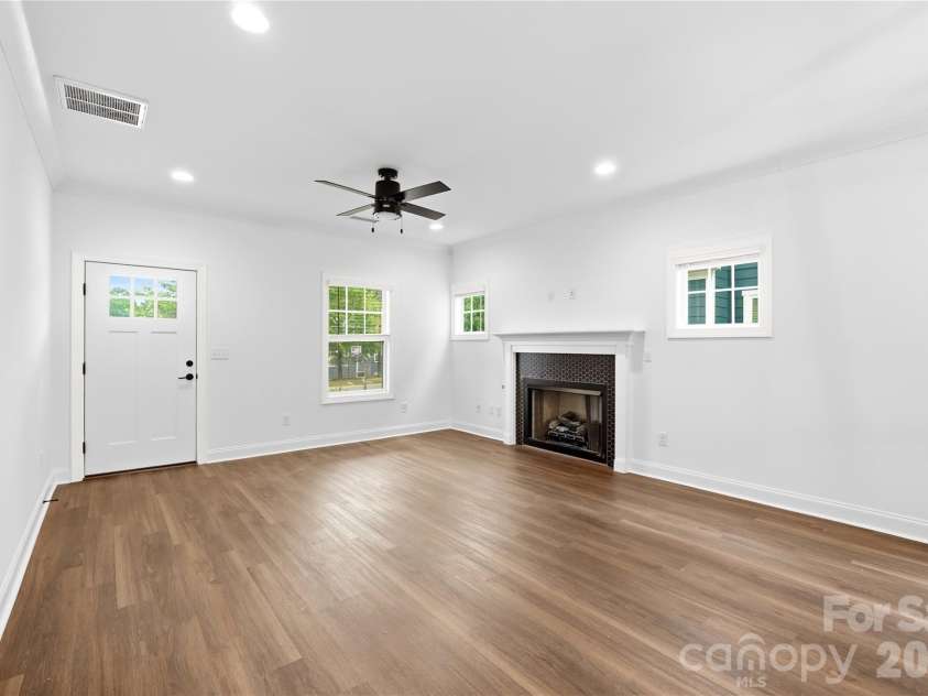 8514 Sharonbrook Drive, Charlotte, NC 28210.  MLS# CAR4384327, YatesRealty ID 42740. 