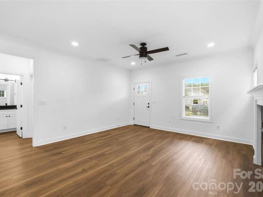8514 Sharonbrook Drive, Charlotte, NC 28210.  MLS# CAR4384327, YatesRealty ID 42740. 