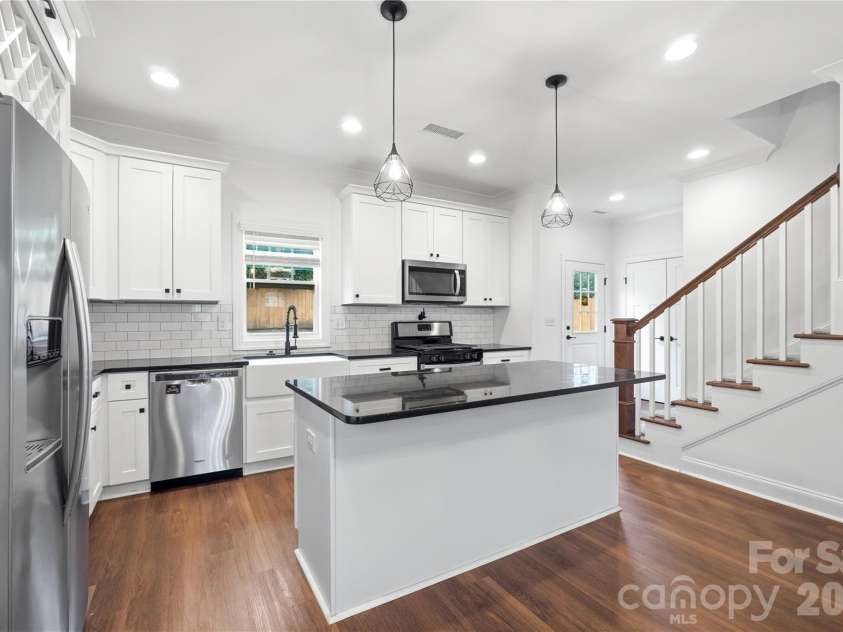 8514 Sharonbrook Drive, Charlotte, NC 28210.  MLS# CAR4384327, YatesRealty ID 42740. 