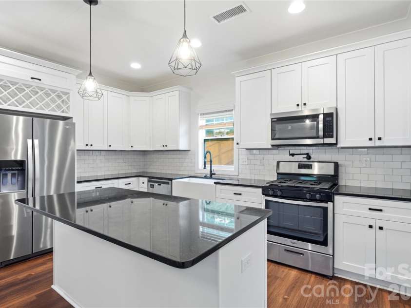 8514 Sharonbrook Drive, Charlotte, NC 28210.  MLS# CAR4384327, YatesRealty ID 42740. 