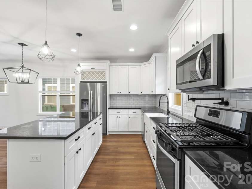 8514 Sharonbrook Drive, Charlotte, NC 28210.  MLS# CAR4384327, YatesRealty ID 42740. 