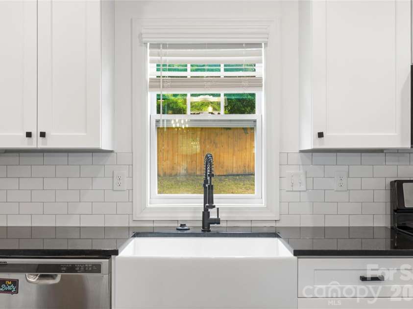 8514 Sharonbrook Drive, Charlotte, NC 28210.  MLS# CAR4384327, YatesRealty ID 42740. 