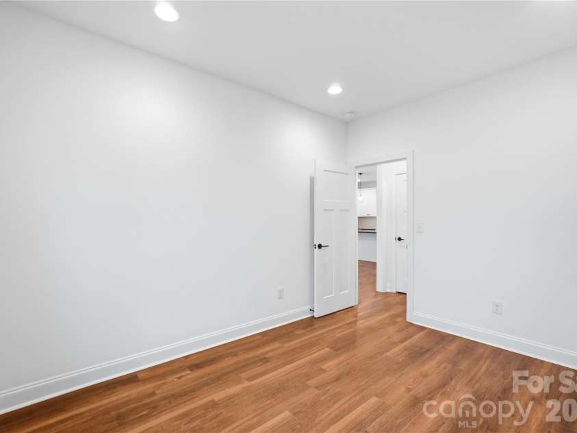 8514 Sharonbrook Drive, Charlotte, NC 28210.  MLS# CAR4384327, YatesRealty ID 42740. 