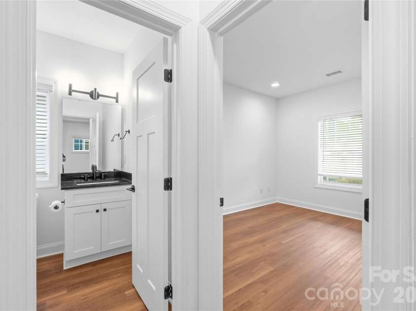 8514 Sharonbrook Drive, Charlotte, NC 28210.  MLS# CAR4384327, YatesRealty ID 42740. 