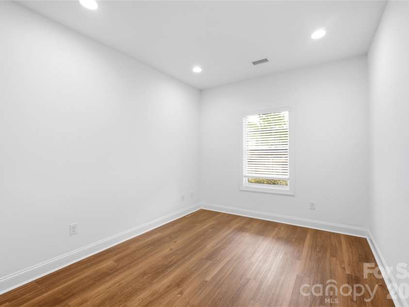 8514 Sharonbrook Drive, Charlotte, NC 28210.  MLS# CAR4384327, YatesRealty ID 42740. 