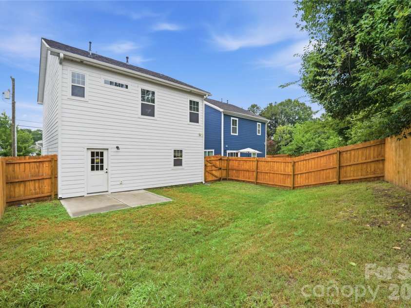 8514 Sharonbrook Drive, Charlotte, NC 28210.  MLS# CAR4384327, YatesRealty ID 42740. 