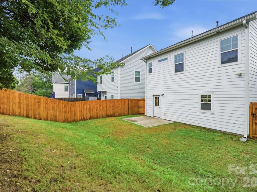 8514 Sharonbrook Drive, Charlotte, NC 28210.  MLS# CAR4384327, YatesRealty ID 42740. 