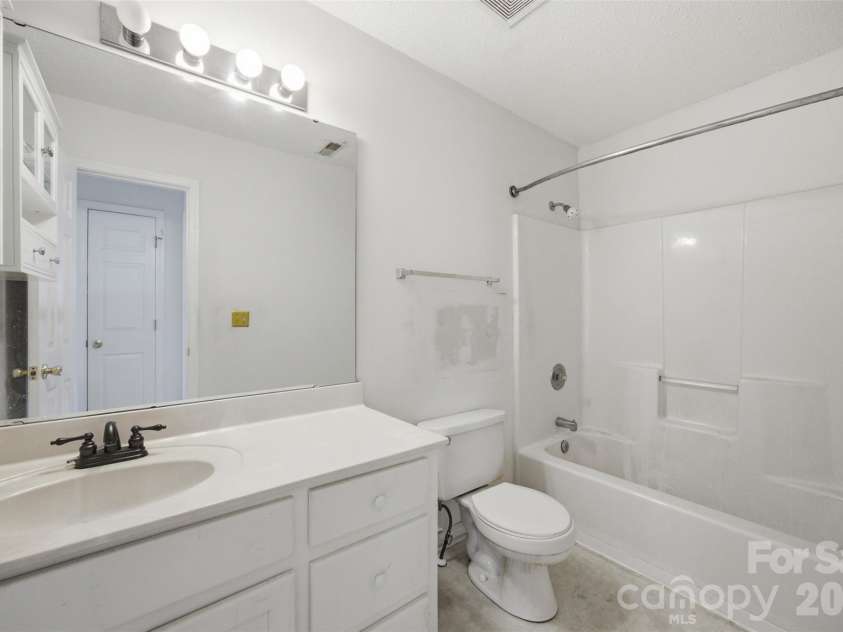103 Watson Street, Belmont, NC 28012.  MLS# CAR4412349, YatesRealty ID 42741. Hallway Bath