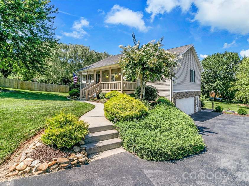 14 New Bishop Lane, Fletcher, NC 28732.  MLS# CAR4410015, YatesRealty ID 42742. 