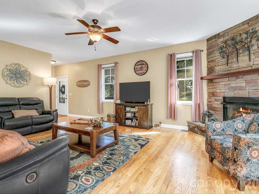 14 New Bishop Lane, Fletcher, NC 28732.  MLS# CAR4410015, YatesRealty ID 42742. 