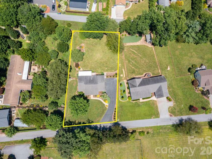 14 New Bishop Lane, Fletcher, NC 28732.  MLS# CAR4410015, YatesRealty ID 42742. 
