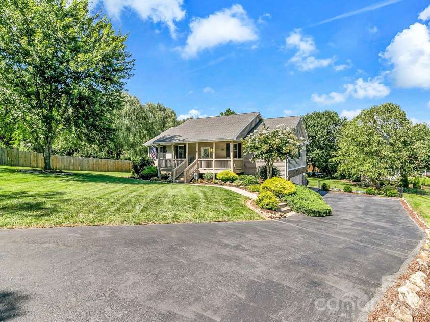 14 New Bishop Lane, Fletcher, NC 28732.  MLS# CAR4410015, YatesRealty ID 42742. 