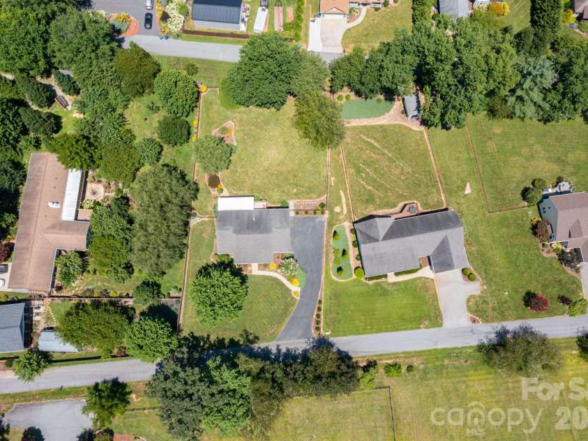 14 New Bishop Lane, Fletcher, NC 28732.  MLS# CAR4410015, YatesRealty ID 42742. 