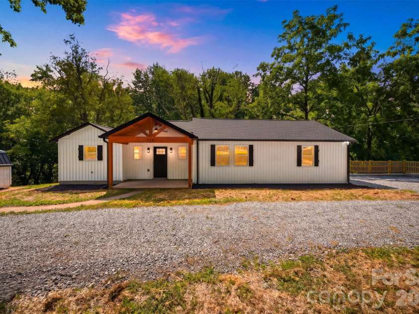 419 Rockyford Street, Morganton, NC 28655.  MLS# CAR4409469, YatesRealty ID 42745. 
