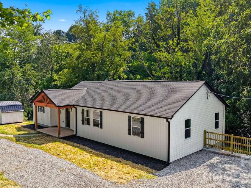 419 Rockyford Street, Morganton, NC 28655.  MLS# CAR4409469, YatesRealty ID 42745. 
