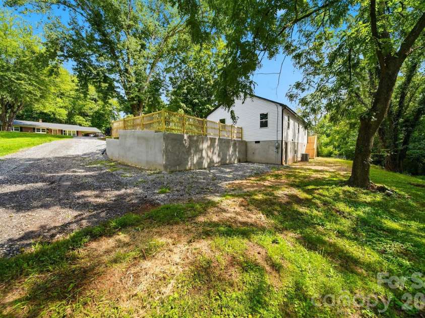 419 Rockyford Street, Morganton, NC 28655.  MLS# CAR4409469, YatesRealty ID 42745. 