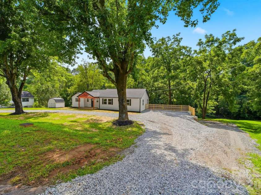 419 Rockyford Street, Morganton, NC 28655.  MLS# CAR4409469, YatesRealty ID 42745. 
