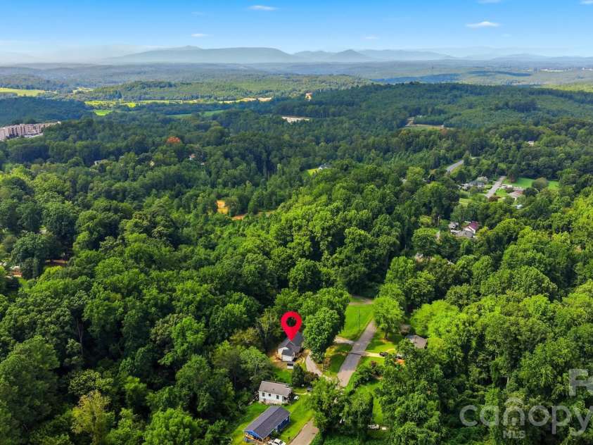 419 Rockyford Street, Morganton, NC 28655.  MLS# CAR4409469, YatesRealty ID 42745. 