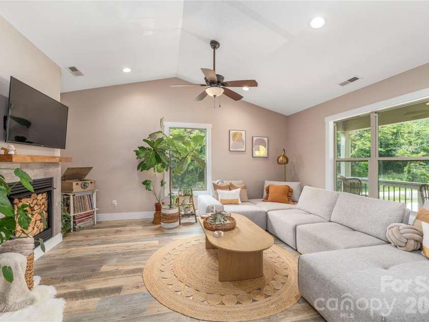 38 Sunrise Drive, Mars Hill, NC 28754.  MLS# CAR4406228, YatesRealty ID 42746. 