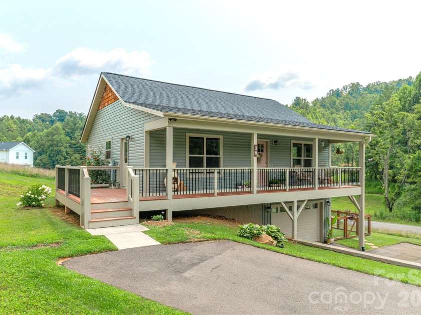 38 Sunrise Drive, Mars Hill, NC 28754.  MLS# CAR4406228, YatesRealty ID 42746. Mars Hill meticulously maintained cottage