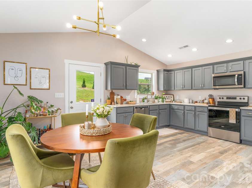 38 Sunrise Drive, Mars Hill, NC 28754.  MLS# CAR4406228, YatesRealty ID 42746. Open floor plan