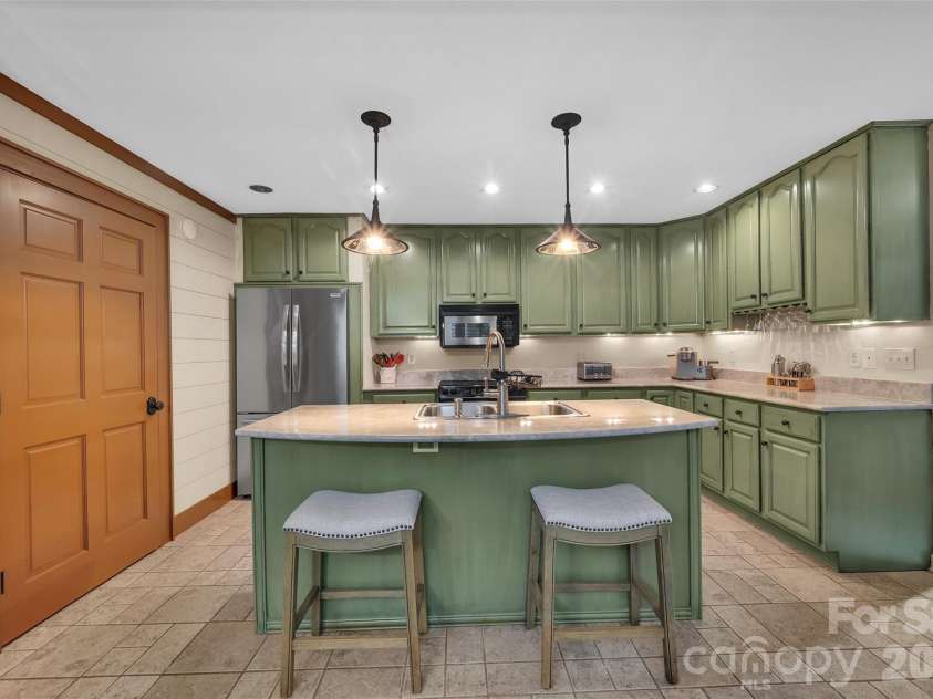 55 Toxaway Shores None, Lake Toxaway, NC 28747.  MLS# CAR4267379, YatesRealty ID 4275. 