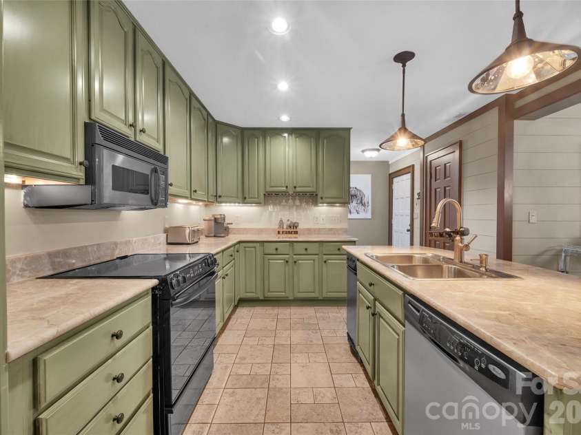 55 Toxaway Shores None, Lake Toxaway, NC 28747.  MLS# CAR4267379, YatesRealty ID 4275. 