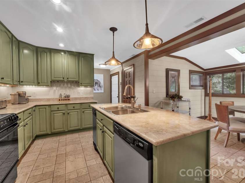 55 Toxaway Shores None, Lake Toxaway, NC 28747.  MLS# CAR4267379, YatesRealty ID 4275. 