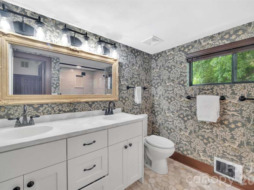 55 Toxaway Shores None, Lake Toxaway, NC 28747.  MLS# CAR4267379, YatesRealty ID 4275. 